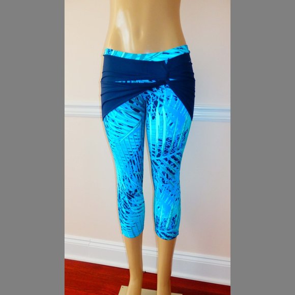 Magia Do Mar -  Athletic Capri - Size Large - Picture 2 of 3